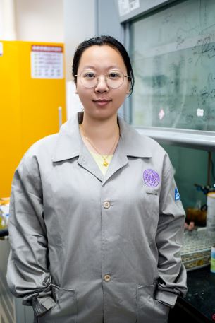 Weihui Zhang（张伟汇）